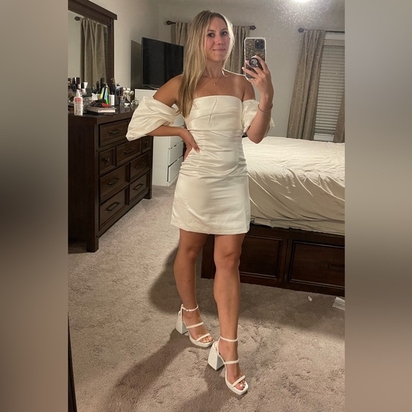 Nisha - white strapless mini dress - Picture 4 of 5